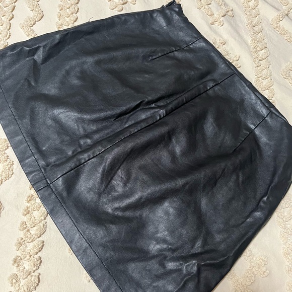 Black leather studded skirt size small - Picture 2 of 4